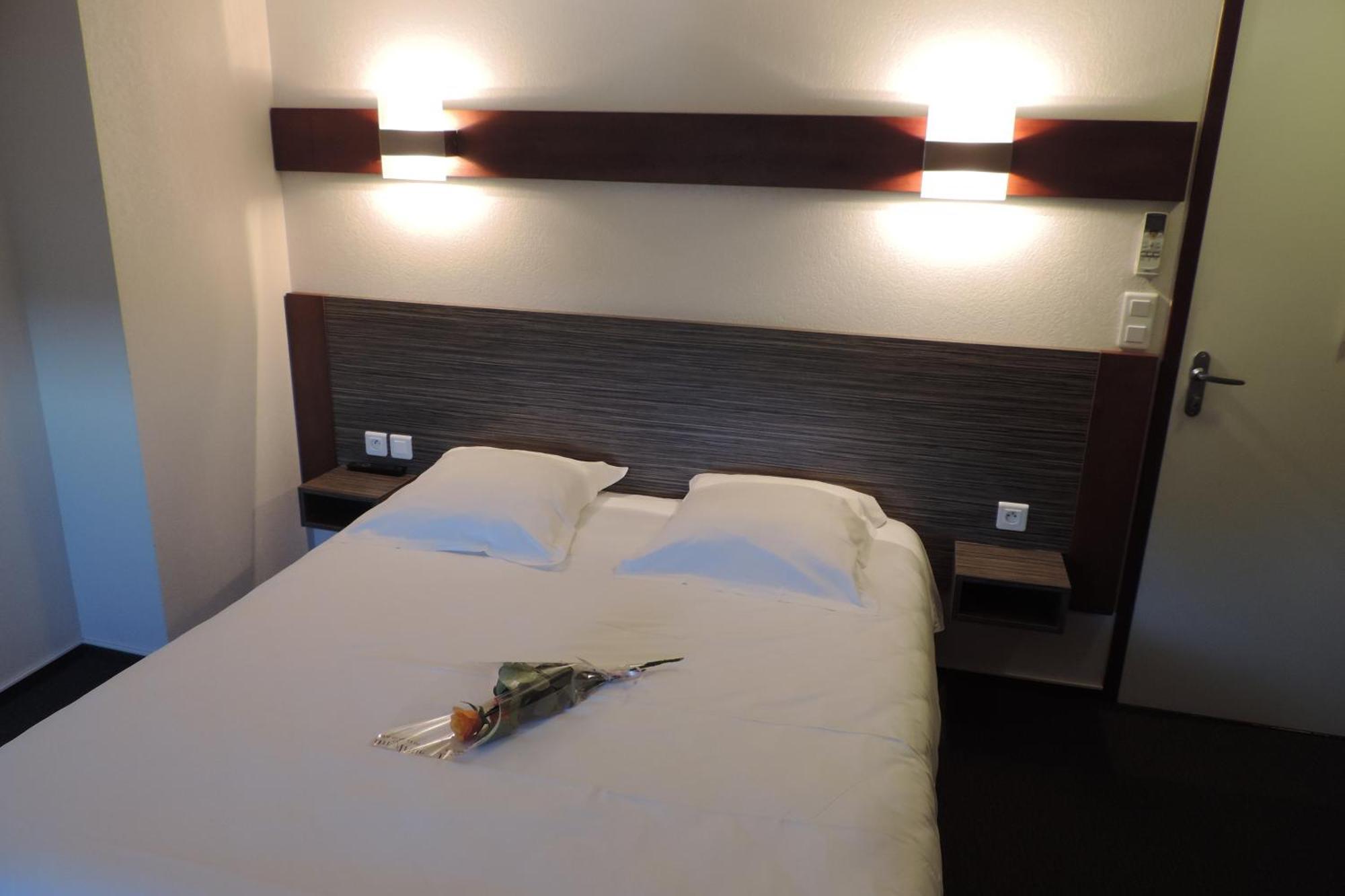 Hotel De France Espalion Ngoại thất bức ảnh