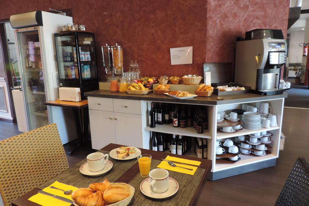 Hotel De France Espalion Ngoại thất bức ảnh