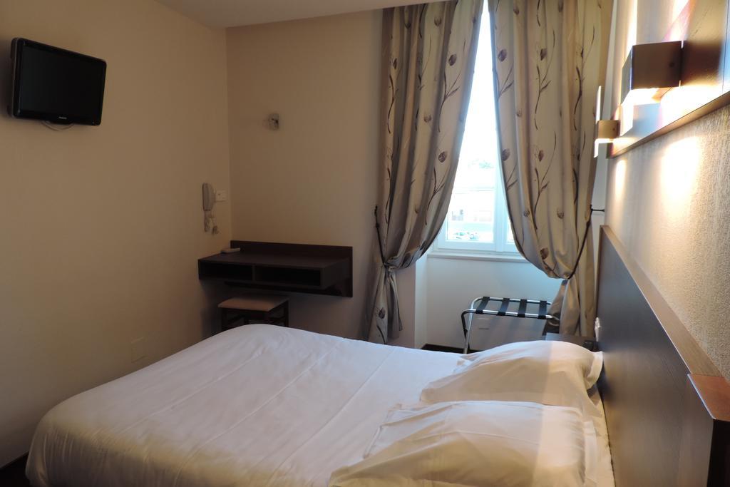 Hotel De France Espalion Ngoại thất bức ảnh